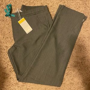 NWT Grey Yola Figs Scrub Pants- Small
